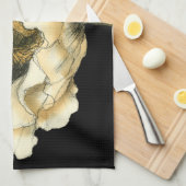 Cream Poppy-ventilator op zwarte achtergrond Theedoek (Quarter Fold)