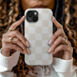 Cream Retro Check iPhone 15 Case<br><div class="desc">Trendy boho dambord print telefoonhoes in ivoor en witte kleuren. Gebruik de ontwerpgereedschappen om je eigen monogram,  naam of andere tekst toe te voegen,  of verander de achtergrondkleur in creëer een unieke apparaatcover.</div>