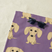 Cream Smooth Coated Dachshund Dog Patroon Strandlaken (In situ)