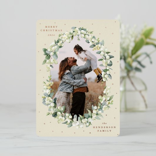 Cream Snowberry+Eucalyptus kerstfoto Folie Feestdagenkaart (Staand Voorkant)