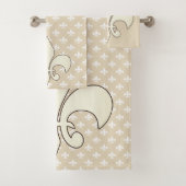 Cream & White French Fleur de Lis Bad Handdoek (Insitu)