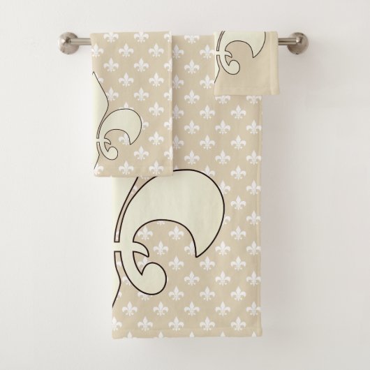 Cream & White French Fleur de Lis Bad Handdoek (Insitu)