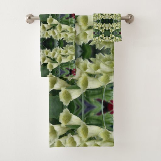 Creamy Foxglove Flower Abstract Pattern Bad Handdoek (Insitu)