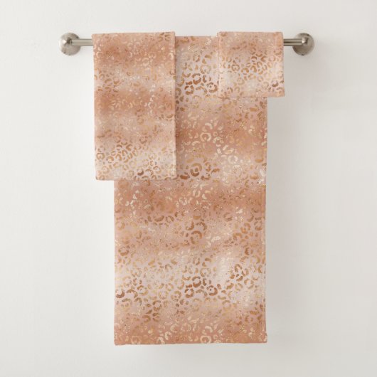 Creamy Peach Roos Blush Leopard Print Bad Handdoek (Insitu)