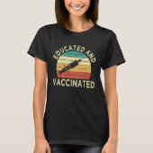 Created and vaccinated fun pro vaccination t-shirt (Voorkant)