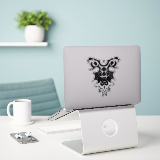 Creater X v1 Sticker (Laptop op bureau)