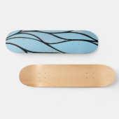 Creatief bladpatroon in luchtig blauwe tinten persoonlijk skateboard (Horizontaal)
