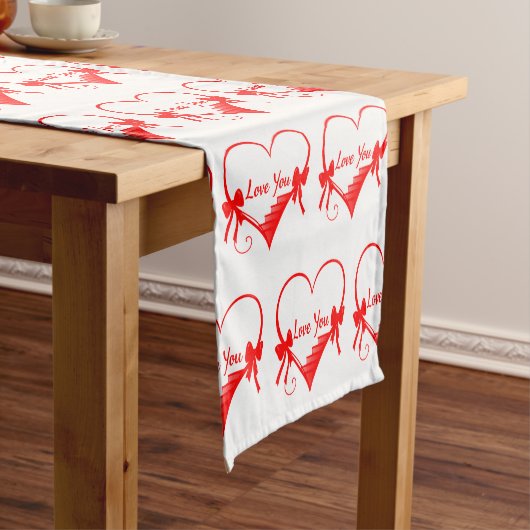 Creatief ontwerp met rode harten korte tafelloper (Voorbeeld)