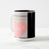 Creatieve geesten slapen nooit Love Twee-Tons Mok (Voorkant links)