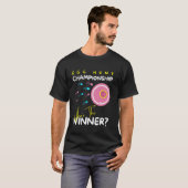 Creatieve geslachtsopenbaring Wie is de winnaar Ei T-shirt (Voorkant volledig)