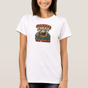 Creatieve KOFFIE EERST, DANS DE WERELD VEROVEREN T-shirt