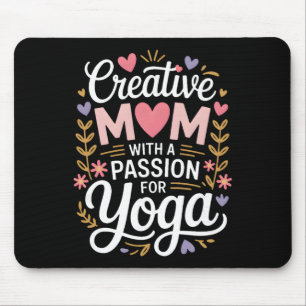 Creatieve moeder met een pion voor yogaliefhebber muismat