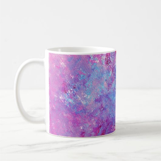 Creatieve roze-blauwe textuur, verfvlekken. koffiemok (Links)