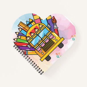 Creatieve schoolbus gemaakt van schoolbenodigdhede notitieboek