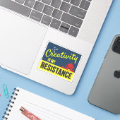 "Creativiteit is mijn weerstand" compacte rechthoe Sticker (Laptop met iPhone)