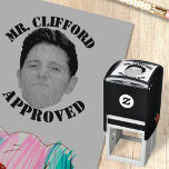 Creëer A Custom Teacher Authorisation Funny Face R Zelfinktende Stempel<br><div class="desc">Creëer een aangepaste rubber die zelf een stempel aanbrengt met UW FACE! geweldig voor schoolleraren, die graag een beetje irk & pizazz aan hun curriculum toevoegen. Voor beste resultaten, upload een foto van enkel uw hoofd/gezicht met de achtergrond & al andere verwijderd (transparant png formaat). De achtergronden van het afbeelding...</div>