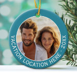 Creëer A Vacation Souvenir met Foto en Tekst Keramisch Ornament<br><div class="desc">Reis terug naar je favoriete plek met deze aandenken. Blauw-witte rand - Perfect cadeau voor grootouders of het gezin. Een aandenken die één afbeelding en gepersonaliseerde tekst markeert. Voor ervaren gebruikers kunt u de kleur van de achtergrond in het bewerkingsgebied wijzigen.</div>