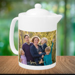 Creëer Aangepast, aangepast 2 Fototekstmonogram Theepot<br><div class="desc">Creëer uw eigen gebruik, gepersonaliseerd, 100% wit porselein, afwasmachine veilig, magnetronveilig, fototheepot, met elegant faux goudtypografisch script, en twee foto's (één aan beide zijden). Als u uw favoriete gezin / koppel / kind / baby / huisdieren / bruiloft / reisfoto aan beide zijden van de theepot wilt personaliseren, voegt u...</div>