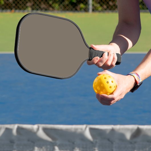 Creëer een stijlvolle leefruimte met een bruine wa pickleball paddle (Insitu)