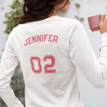 Creëer Roze Speler Naam Jersey Nummer Lange Mouw T-shirt<br><div class="desc">Creëer Uw eigen aangepaste, gepersonaliseerde, coole stijlvolle girly roze typografie / lettertype / script, monogrammed spelersnaam jersey nummer, comfortabel, casual, duurzaam, losse fitting, voorgekrompen 100% katoen, womens basic crewneck zwaargewicht lange-sleeve t-shirt. Gewoon typen in jouw naam / naam van de speler en speler jersey nummer, aan te passen. Maakt een...</div>