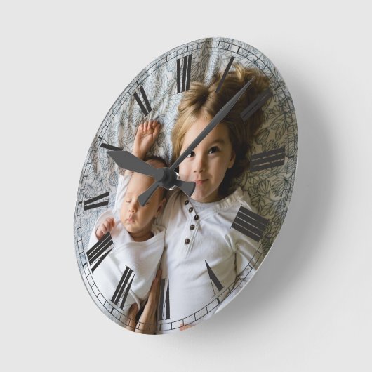 Creëer Uw aangepaste foto grijze Classy Elegant Ronde Klok (Hoek)