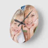 Creëer Uw aangepaste foto Modern Elegant Ronde Klok (Hoek)
