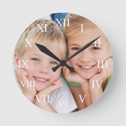 Creëer Uw aangepaste foto Modern Elegant Ronde Klok (Voorkant)