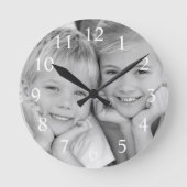 Creëer Uw aangepaste foto Modern Elegant Ronde Klok (Voorkant)