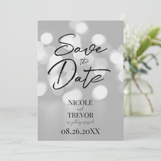 Creëer Uw eigen aangepaste wazige B & W Bokeh Save The Date (Staand voorkant)