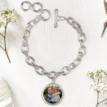 Creëer Uw Eigen Bruidsmeisje Foto Bachelorette Armband<br><div class="desc">Vier je bruidsmeisjes met een persoonlijke touch door een moderne en stijlvolle vrijgezellenarmband te maken met een gekoesterde foto van je vriendschap. Dit minimalistische ontwerp,  versterkt met elegante kalligrafie,  zorgt voor een doordacht bruidsmeisje voorstel geschenk dat zal verrassen en verrukken uw beste vrienden.</div>