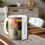 Creëer uw eigen familie foto monogrammed koffiemok<br><div class="desc">Creëer uw eigen familie foto monogrammed Koffie Mok. Voeg je mooiste foto's toe,  voeg jouw naam en creëer toe aan een zeer persoonlijke en unieke mok.</div>