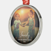 Creëer uw eigen familie script foto monogrammed metalen ornament (Links)