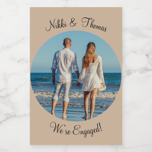 Creëer Uw eigen foto-beige Verloving Naam combinat Wijn Etiket (Enkel label)