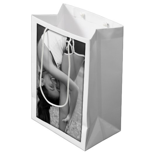 Creëer-Uw-Eigen Foto uploadt Gift Bag Medium Cadeauzakje (Voorkant Gekanteld)