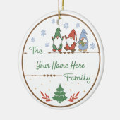 Creëer Uw Eigen Gnome Familienaam & Jaar Kerstmis Keramisch Ornament (Links)