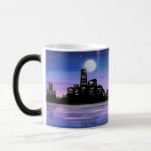 Creëer Uw eigen stad 's nachts op het water Magische Mok (Links)
