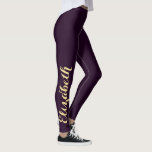 Creëer Uw eigen, stijlvolle, persoonlijke Paarse  Leggings<br><div class="desc">Aangepast, gepersonaliseerd, mooi, elegant faux goud op donker paars typografische script, cool, chic, stijlvol, modern, trendy, adembenembaar, met de hand genaaid, vrouwen met een volle lengte mode-reispartij die sportyoga-draaiende leggings uitwerkt, die zich uitstrekt tot je lichaam, touwtjes op alle juiste plaatsen, terugspringt na het wassen, en niet hun vorm verliest...</div>