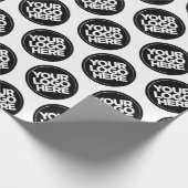 Creëer uw eigen witte herhalende Logo achtergrond Cadeaupapier (Hoek)