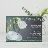 Creëer Uw Ewn White Rose Birthday Uitnodiging (Staand voorkant)