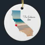Creëer Your Own California Vacation Photo Keramisch Ornament<br><div class="desc">Voeg een foto over de bovenkant van de kaartvorm van de staat van Californië toe. Mijn foto is genomen tijdens een reis naar het aquarium en het strand bij Monterey Bay. U kunt de hartkleur veranderen, het bewegen, of dat tekstsymbool schrappen. U kunt een foto aan de achterkant van dit...</div>