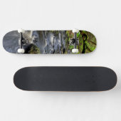 Creek stromen door bos persoonlijk skateboard (Horizontaal)