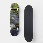 Creek stromen door bos persoonlijk skateboard (Voorkant)
