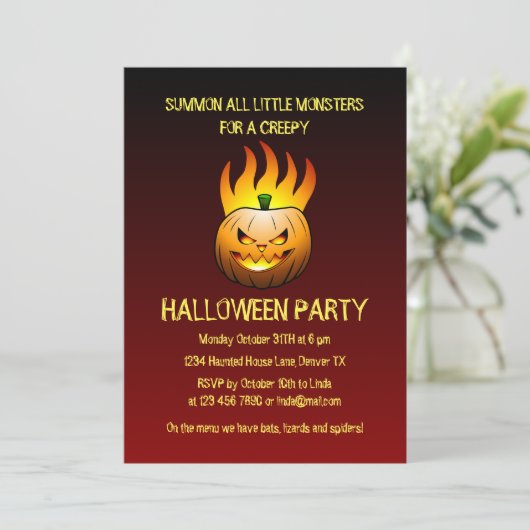 Creepy Burning Halloween Pumpkin Uitnodiging (Staand voorkant)