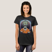 Creepy Cartoon Zombie in Orange Halloween Shirt (Voorkant volledig)