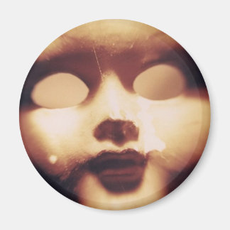Creepy Doll Magneet