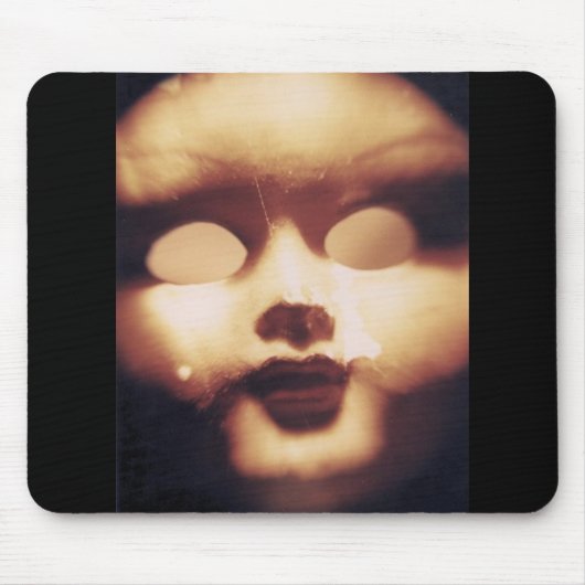 Creepy Doll Muismat (Voorkant)