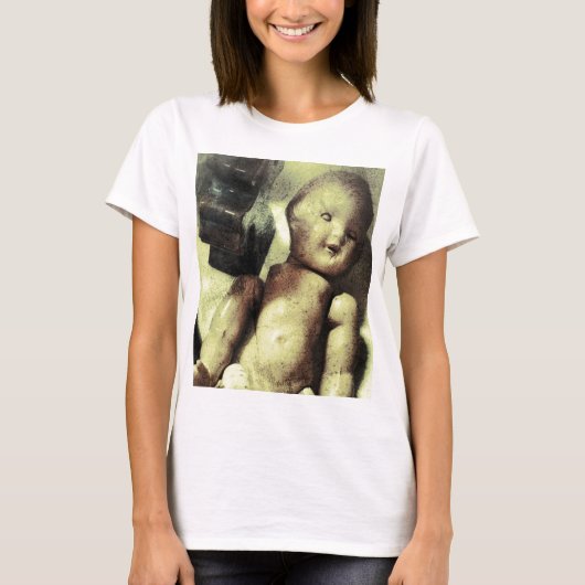 Creepy Doll T-shirt (Voorkant)