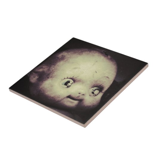 Creepy Doll Tegeltje (Zijkant)