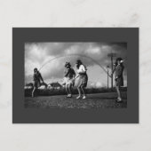 Creepy Gas Mask on Children Jumping Rope Briefkaart (Voorkant)