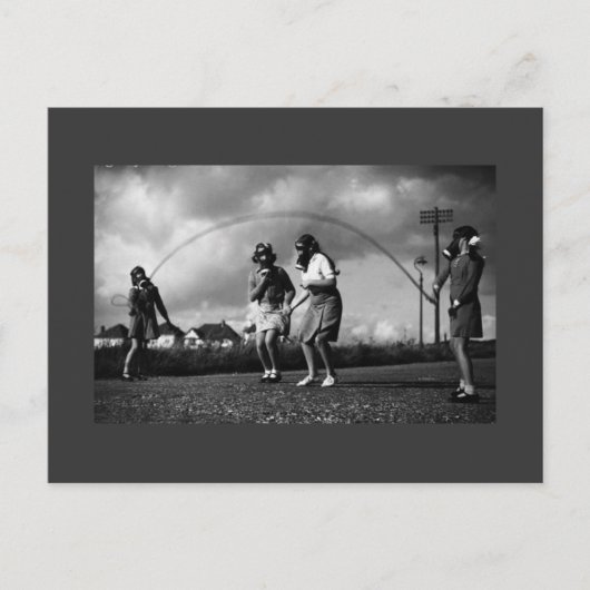 Creepy Gas Mask on Children Jumping Rope Briefkaart (Voorkant)
